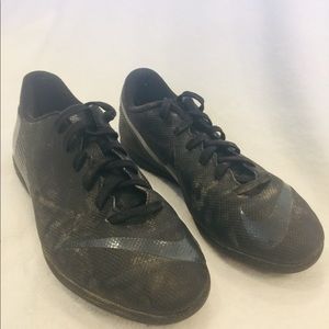 Nike mercurial black on black